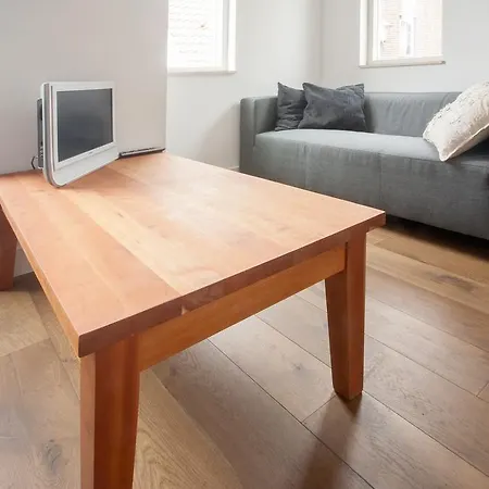 Daire Modern With Balcony, Sleeps 2