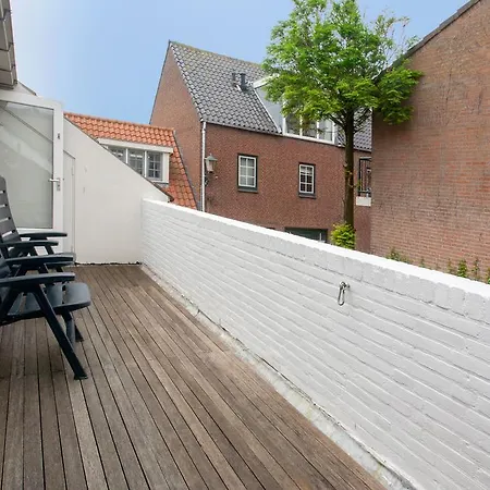 Modern With Balcony, Sleeps 2 Daire Zandvoort