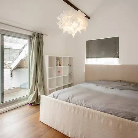 Modern With Balcony, Sleeps 2 *